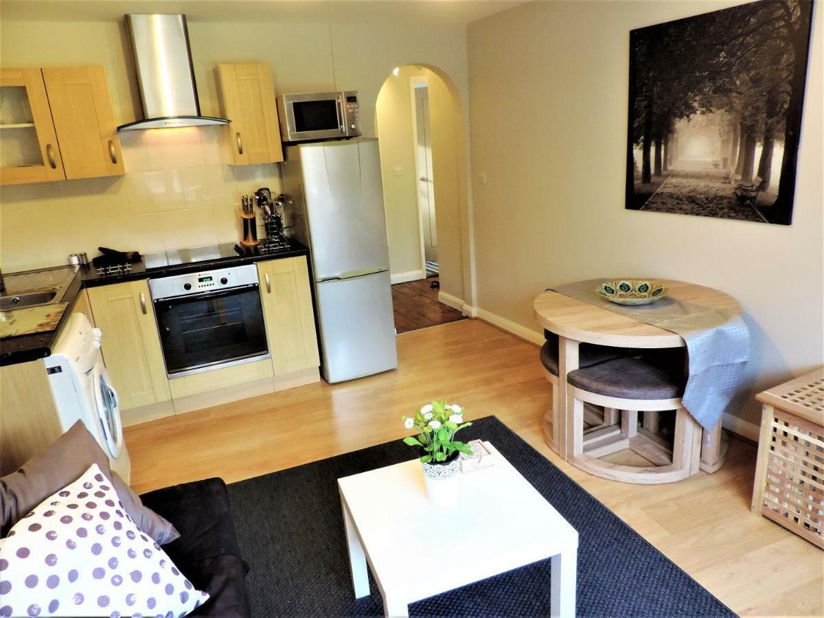 1 Bed Bagshot Pennyhill Accommodation Exterior foto